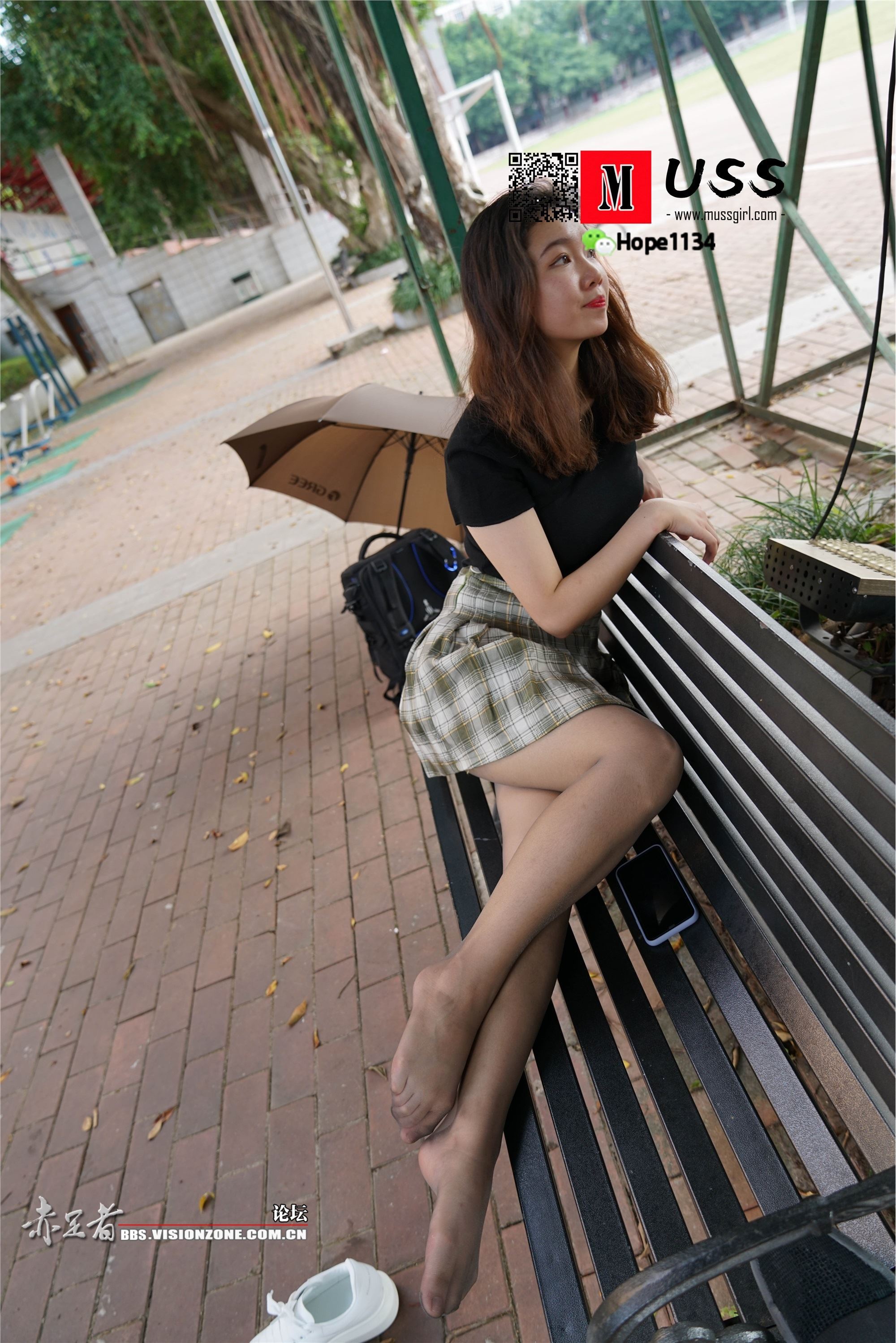 MussGirl慕丝女郎  NO.072 蒙古族舞蹈美少女嫩足灰丝公园写真